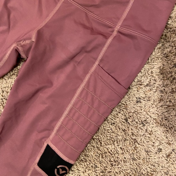 Virus Leggings - Picture 4 of 4